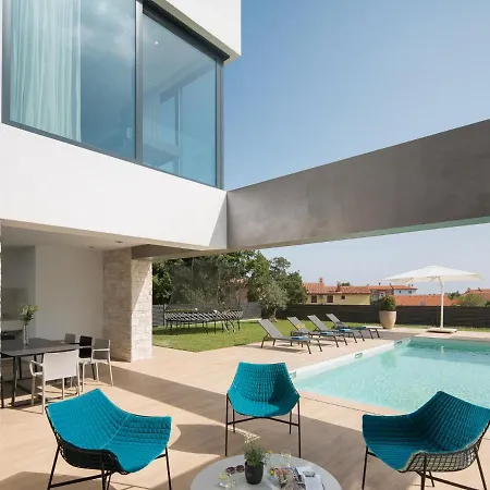 Vila Luxurious With Pool, Covered Terrace, Trampoline, Beach At 2 Km