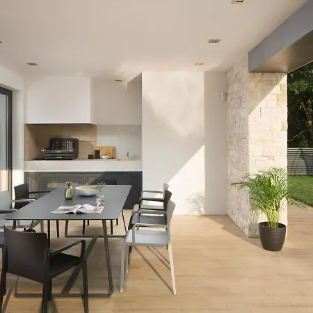Luxurious With Pool, Covered Terrace, Trampoline, Beach At 2 Km